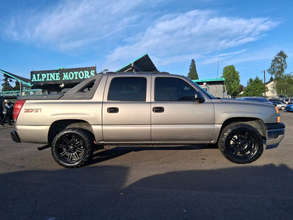 2003 Chevrolet Avalanche Image 2