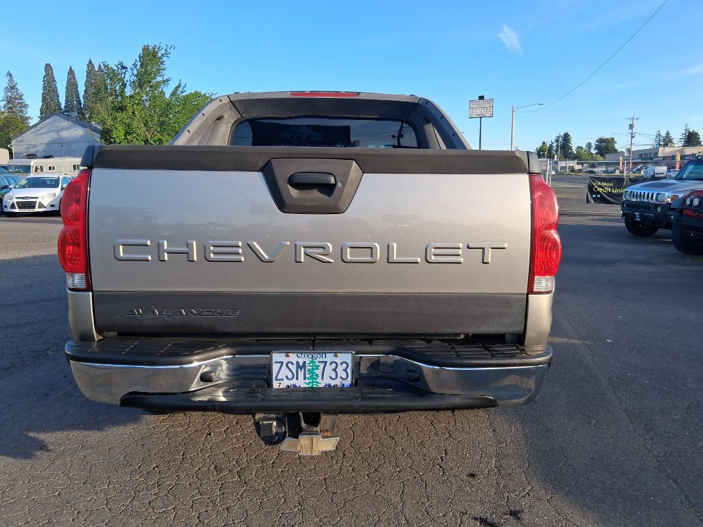 2003 Chevrolet Avalanche Image 3