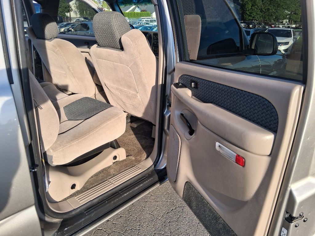 2003 Chevrolet Avalanche Image 8