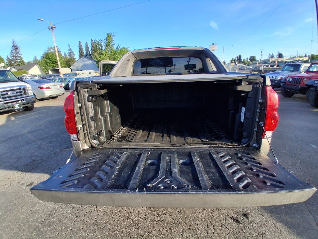 2003 Chevrolet Avalanche Image 12