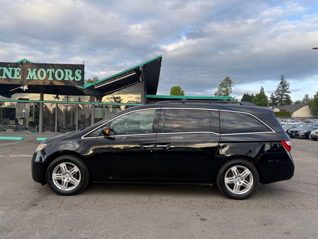 2011 Honda Odyssey Image 2
