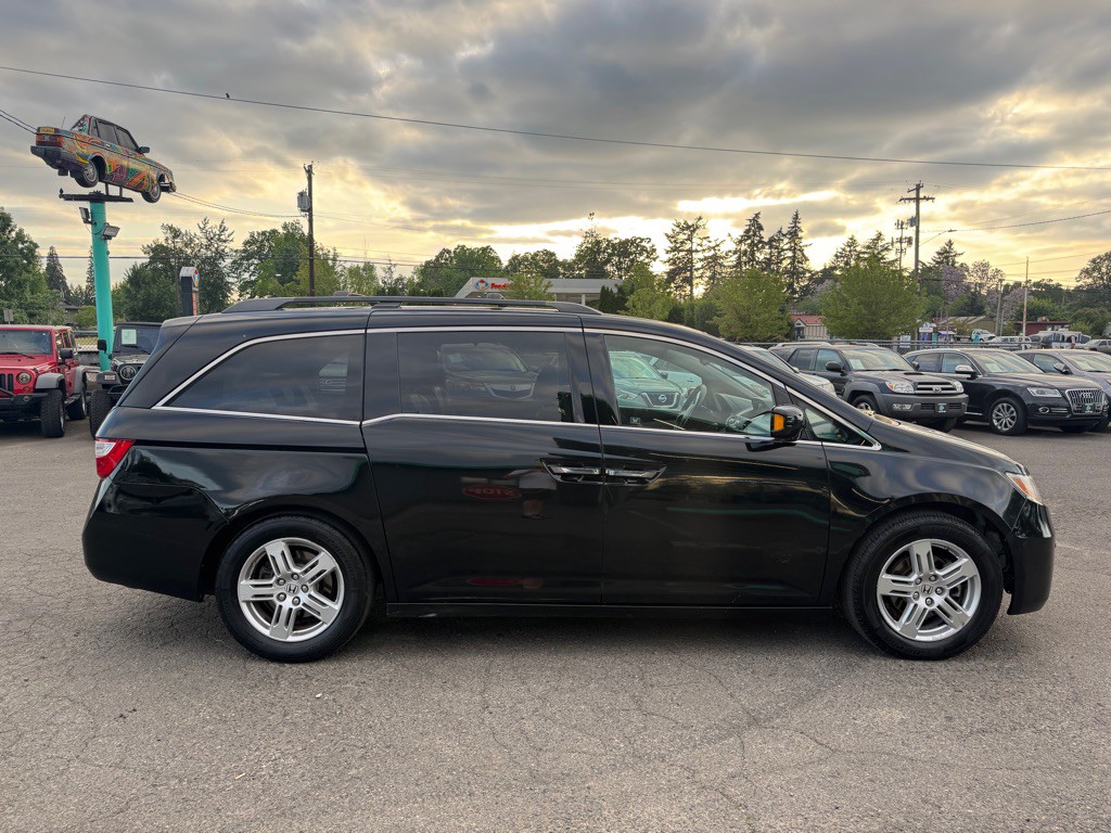2011 Honda Odyssey Image 6