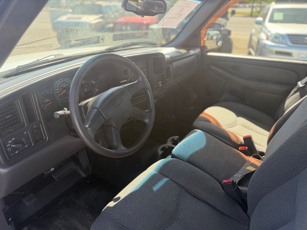 2004 Chevrolet Silverado 1500 Image 8