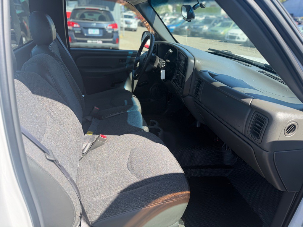 2004 Chevrolet Silverado 1500 Image 11