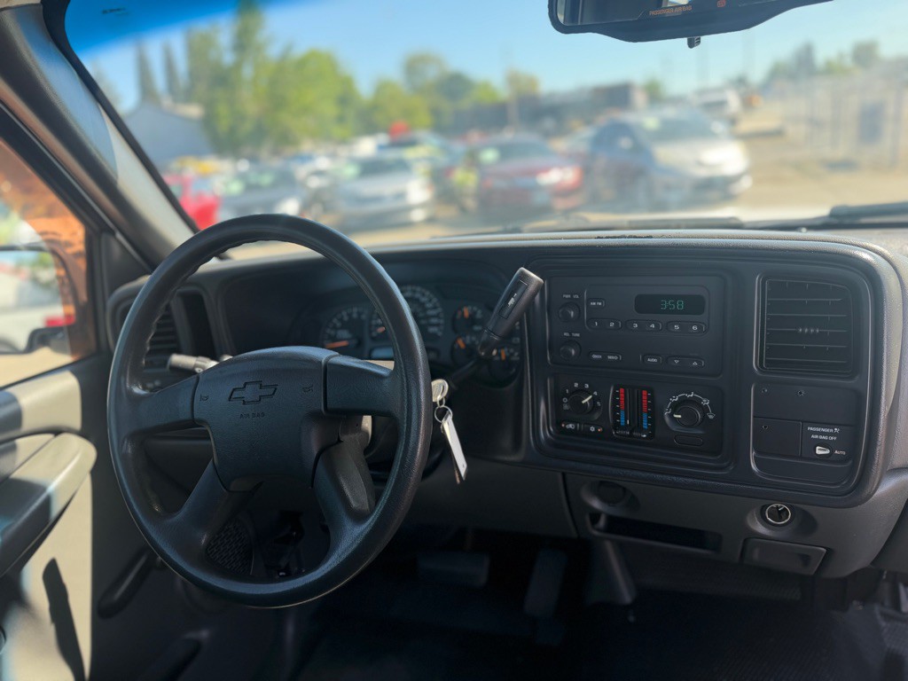 2004 Chevrolet Silverado 1500 Image 12