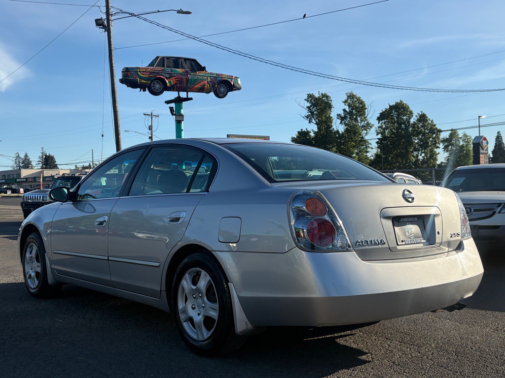 2004 Nissan Altima Image 2