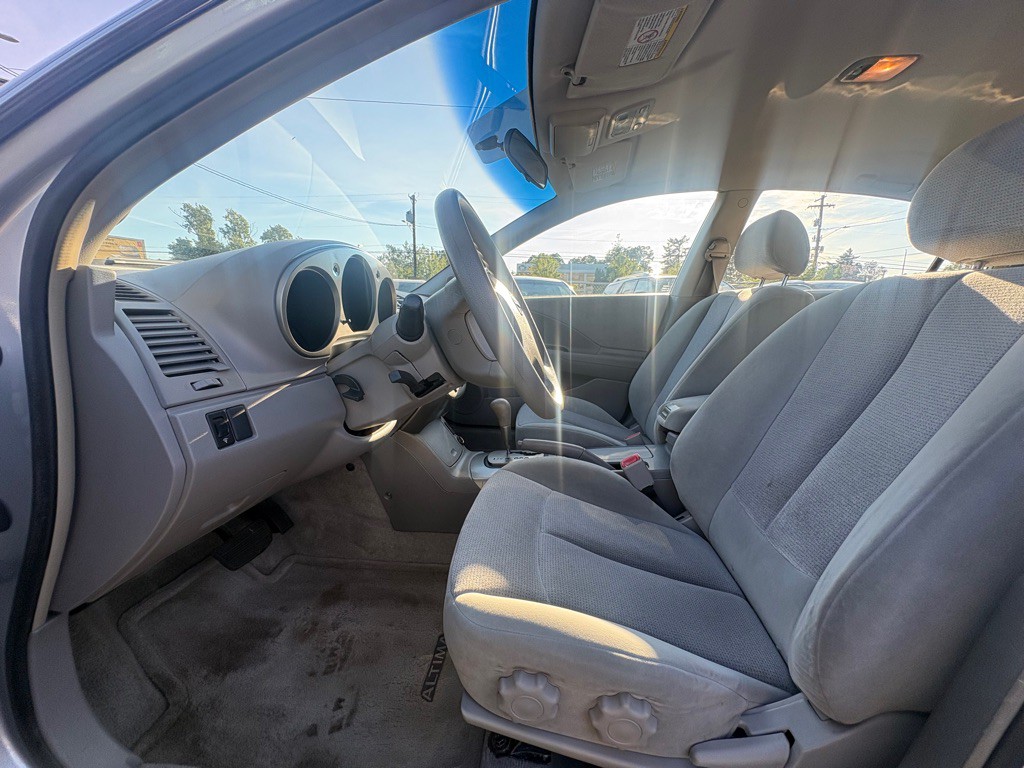 2004 Nissan Altima Image 7
