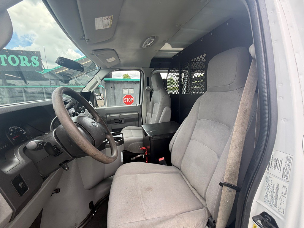 2012 Ford Econoline Image 10