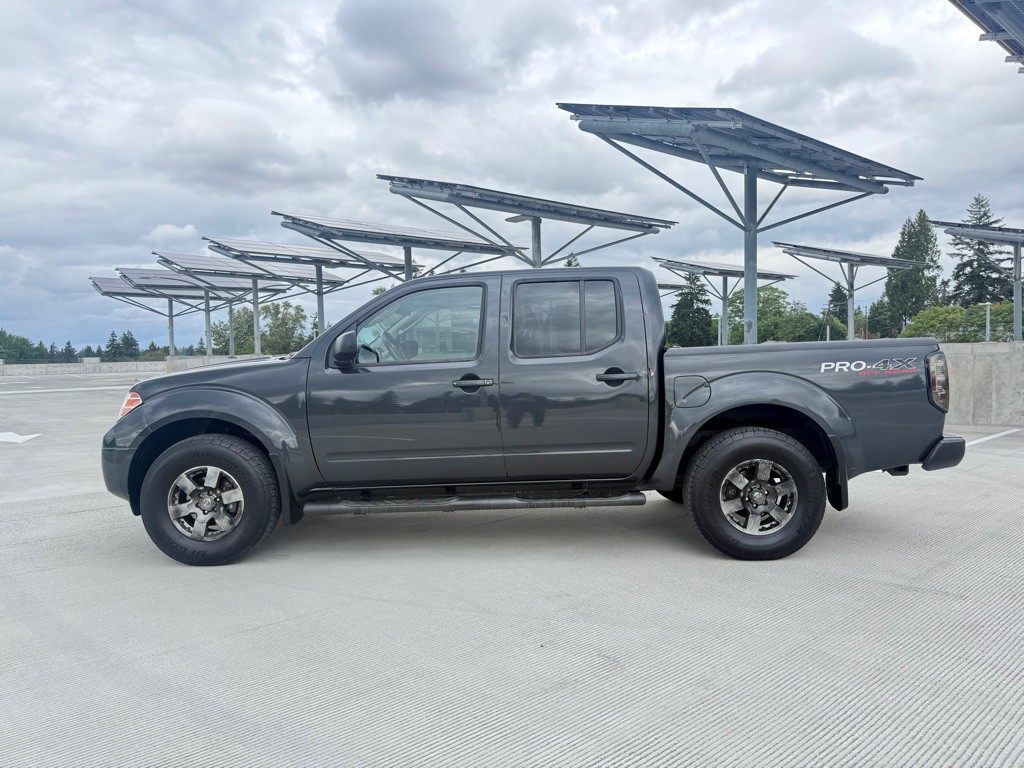 2010 Nissan Frontier Image 2