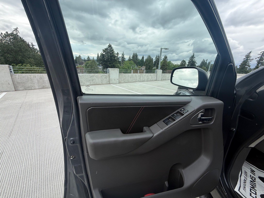 2010 Nissan Frontier Image 11