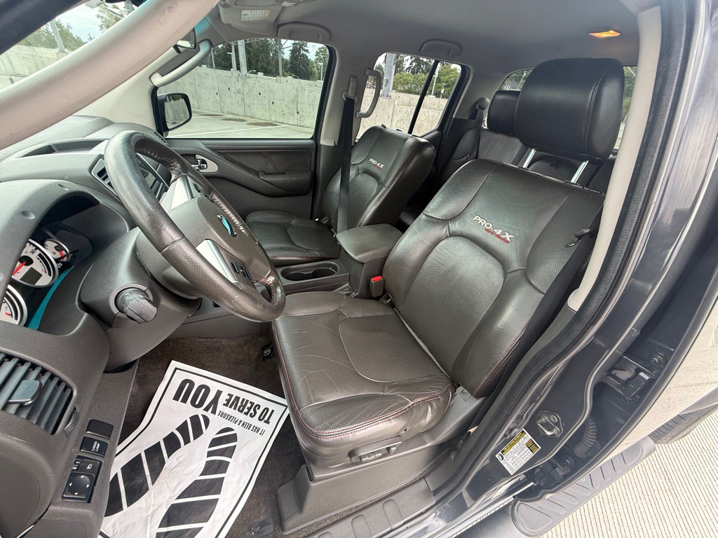 2010 Nissan Frontier Image 12