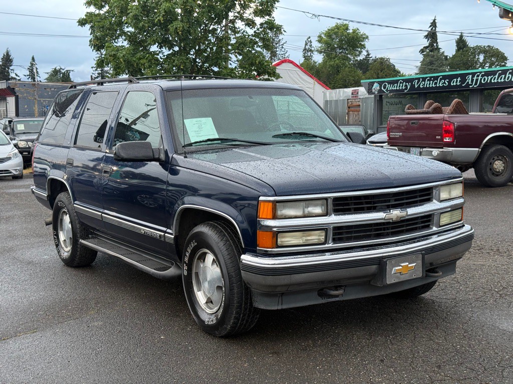 1999 Chevrolet Tahoe Image 2