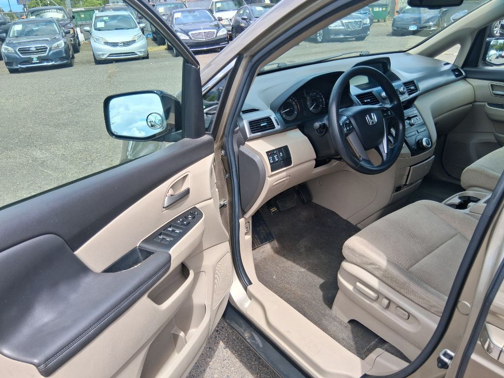 2011 Honda Odyssey Image 6
