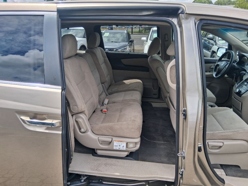 2011 Honda Odyssey Image 9