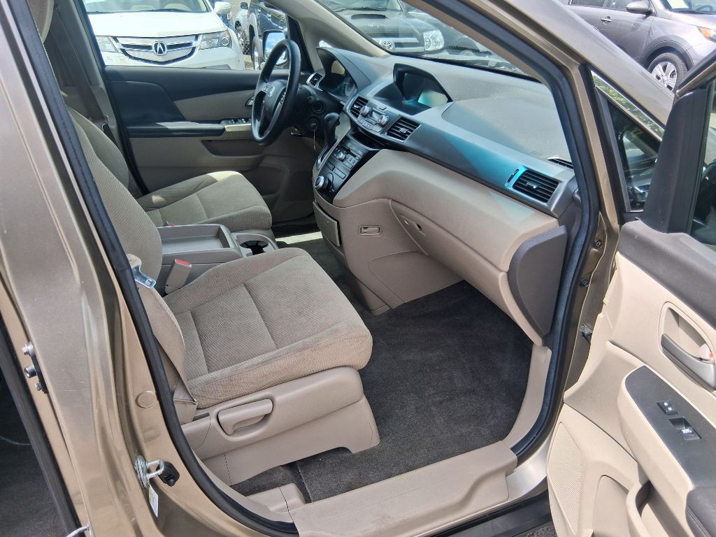 2011 Honda Odyssey Image 10
