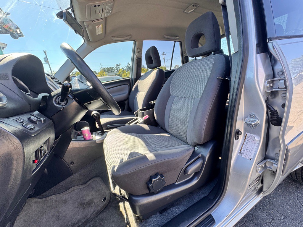 2005 Toyota Rav4 Image 8