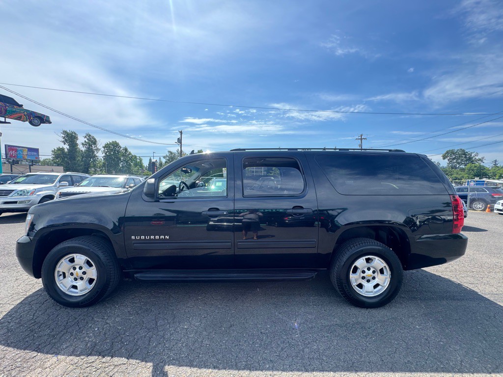 2010 Chevrolet Suburban Image 2