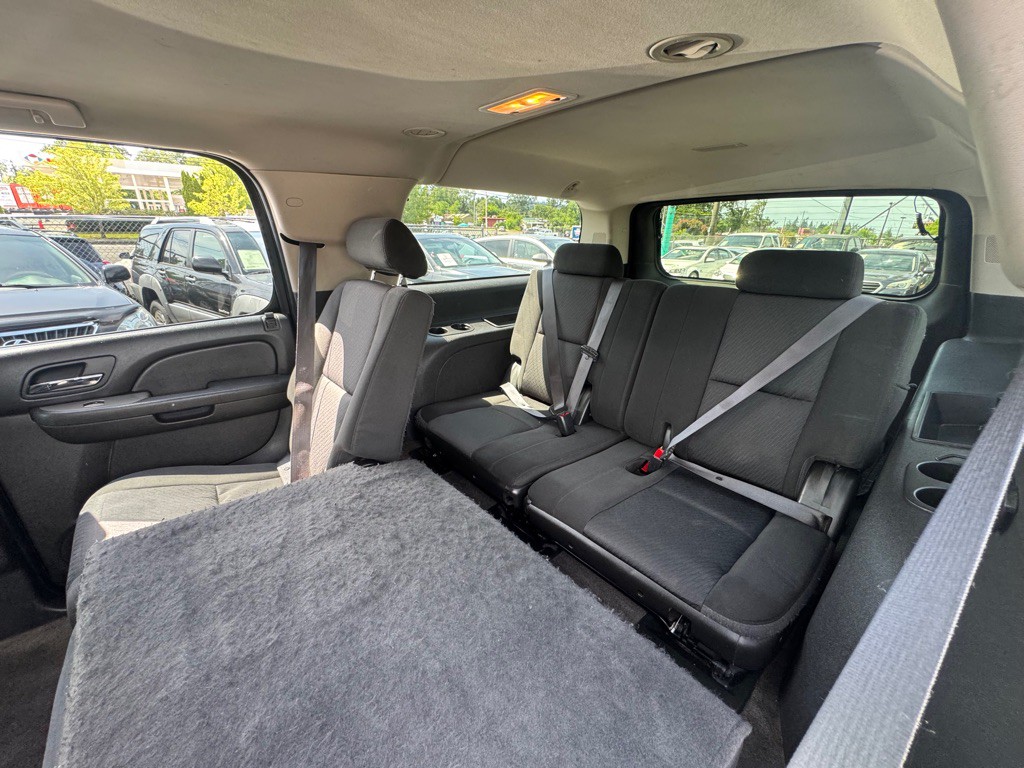 2010 Chevrolet Suburban Image 11