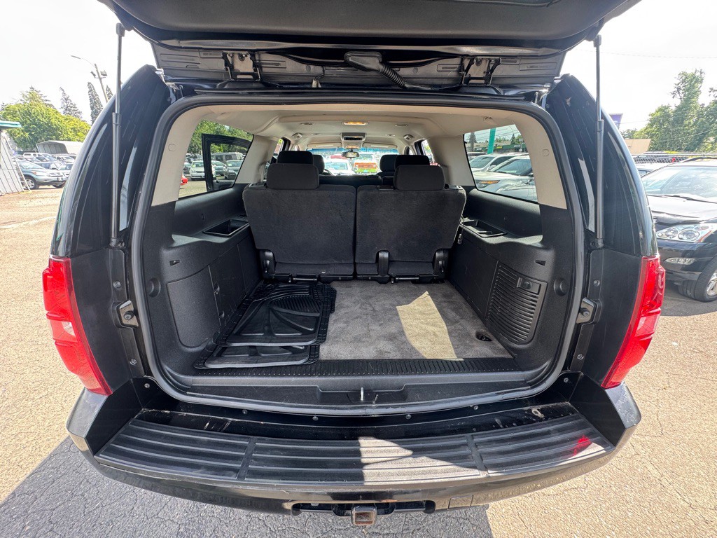 2010 Chevrolet Suburban Image 12