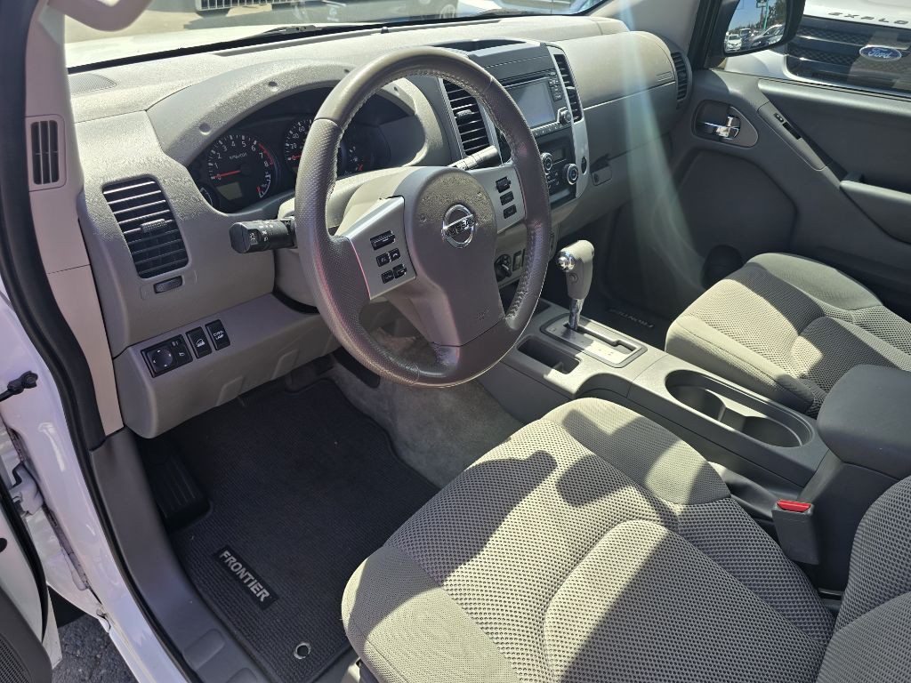 2016 Nissan Frontier Image 9