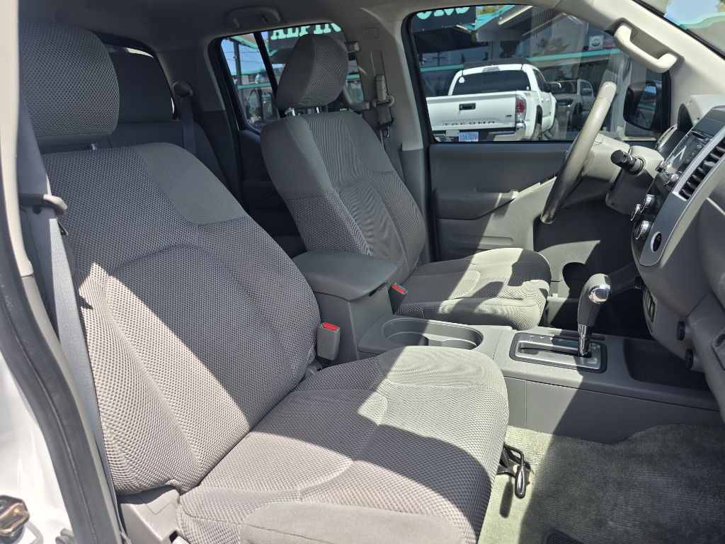 2016 Nissan Frontier Image 11