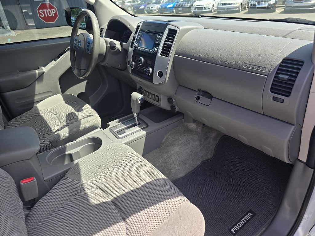 2016 Nissan Frontier Image 12