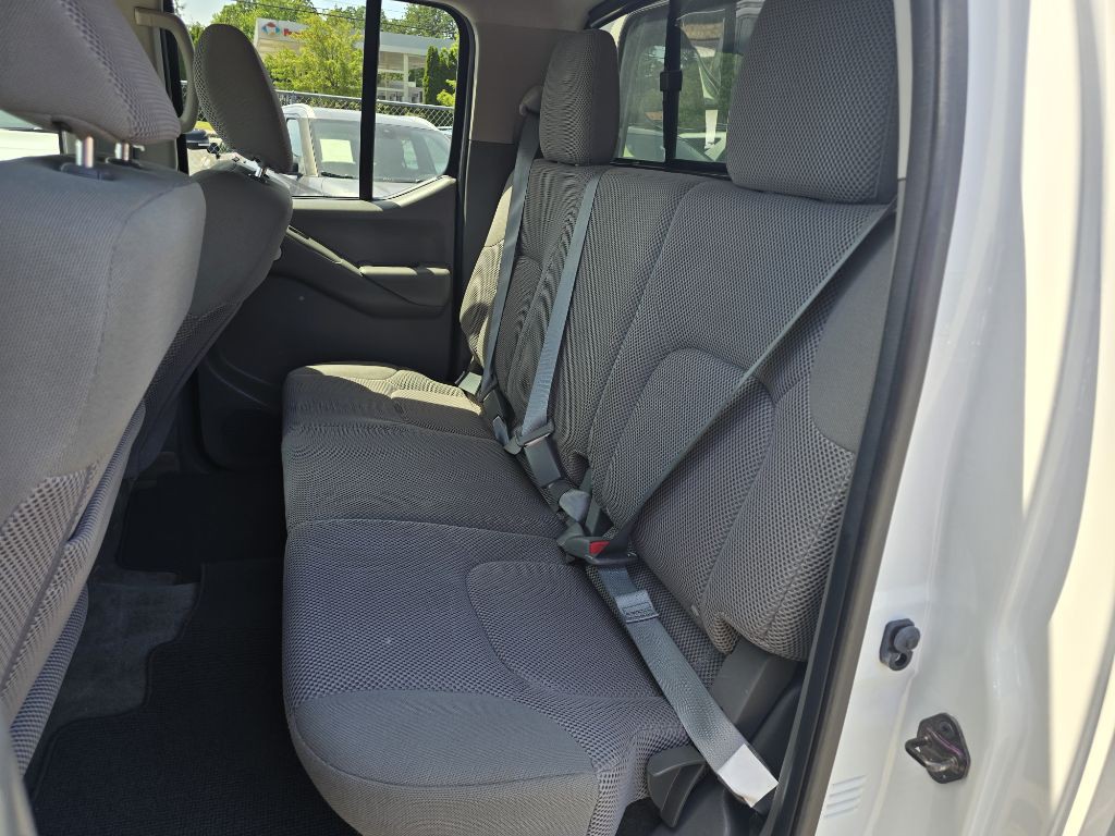 2016 Nissan Frontier Image 13