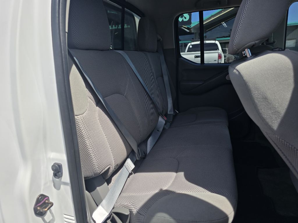 2016 Nissan Frontier Image 14