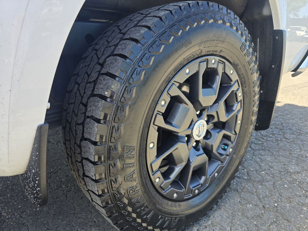 2016 Nissan Frontier Image 16
