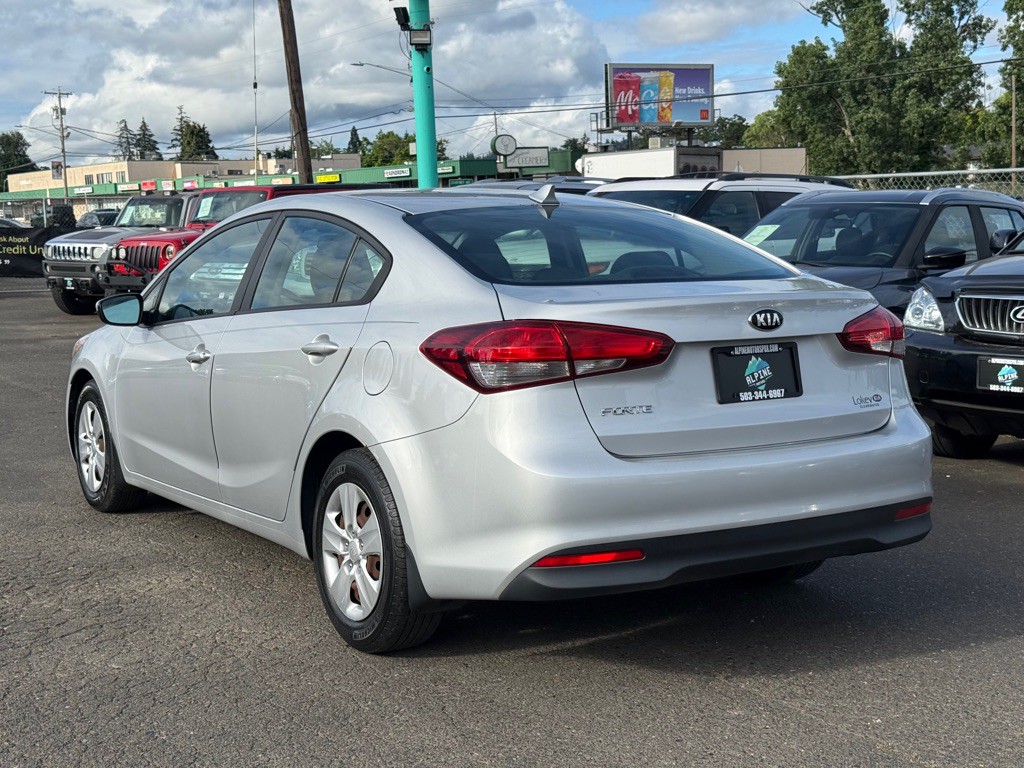 2017 Kia Forte Image 4