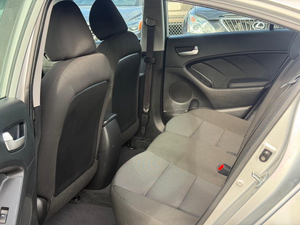 2017 Kia Forte Image 6