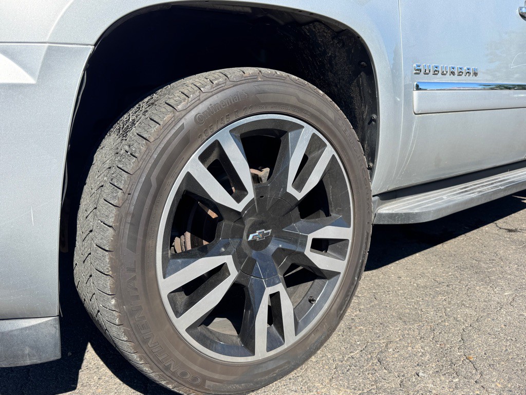 2013 Chevrolet Suburban Image 7