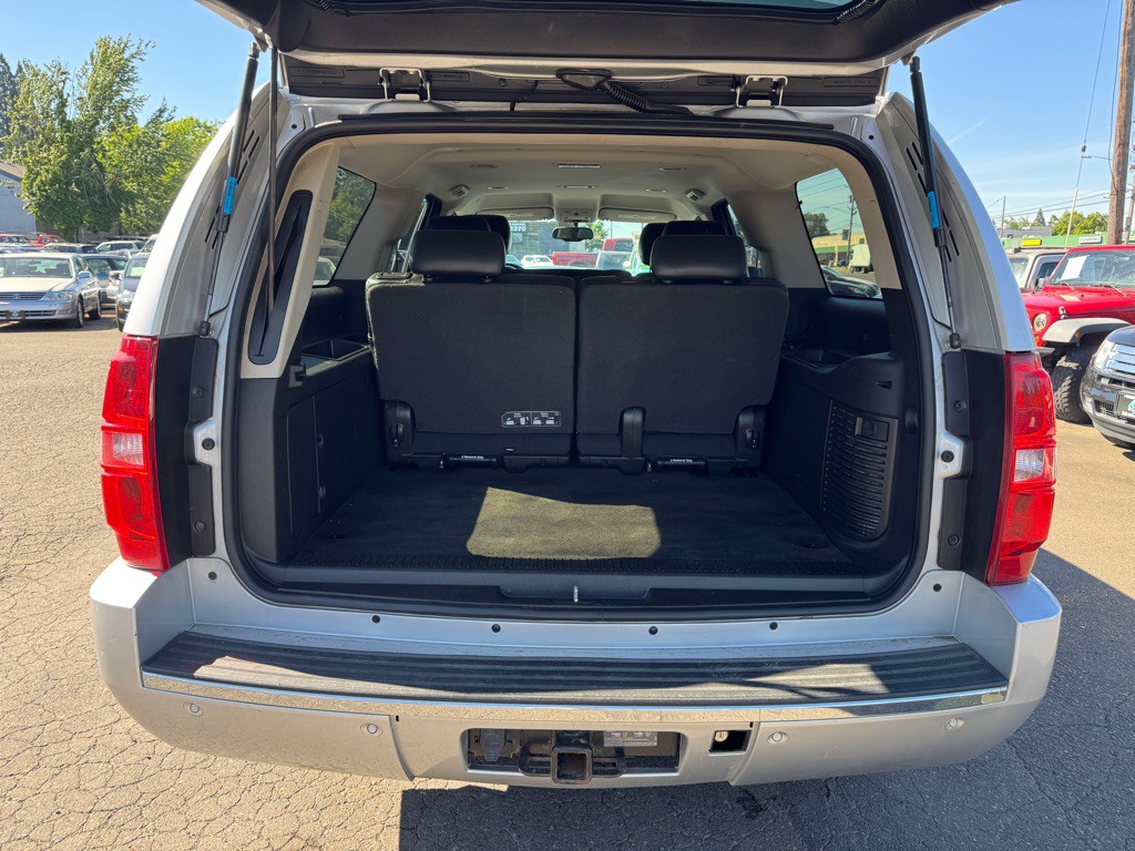 2013 Chevrolet Suburban Image 11