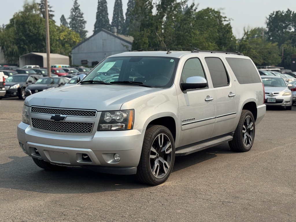 2013 Chevrolet Suburban Image 1