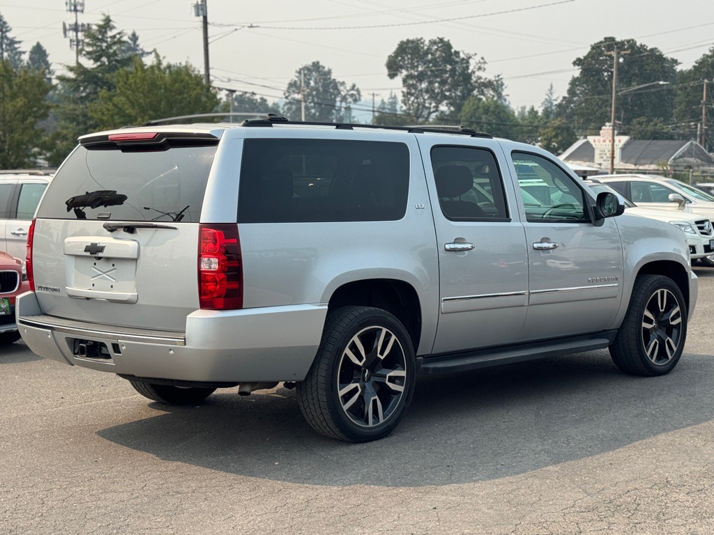 2013 Chevrolet Suburban Image 4
