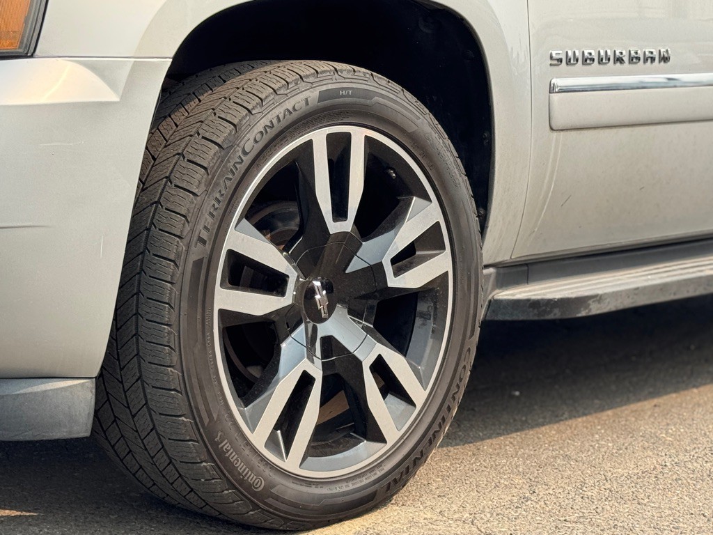 2013 Chevrolet Suburban Image 7