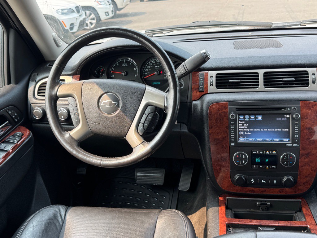 2013 Chevrolet Suburban Image 12