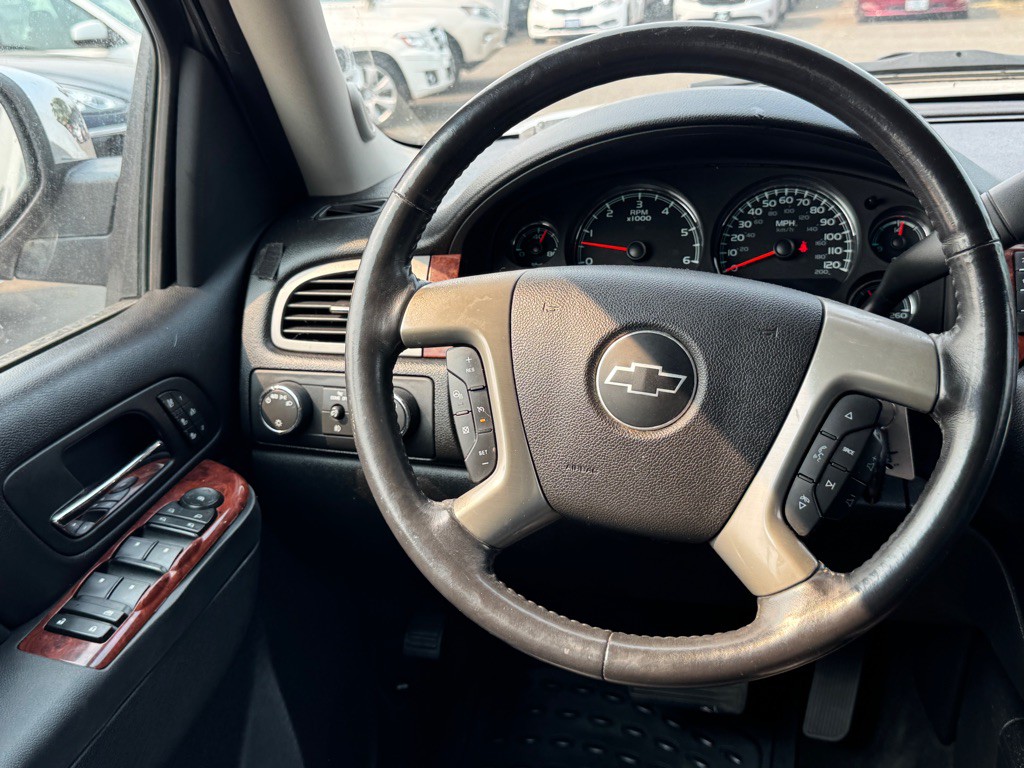 2013 Chevrolet Suburban Image 14
