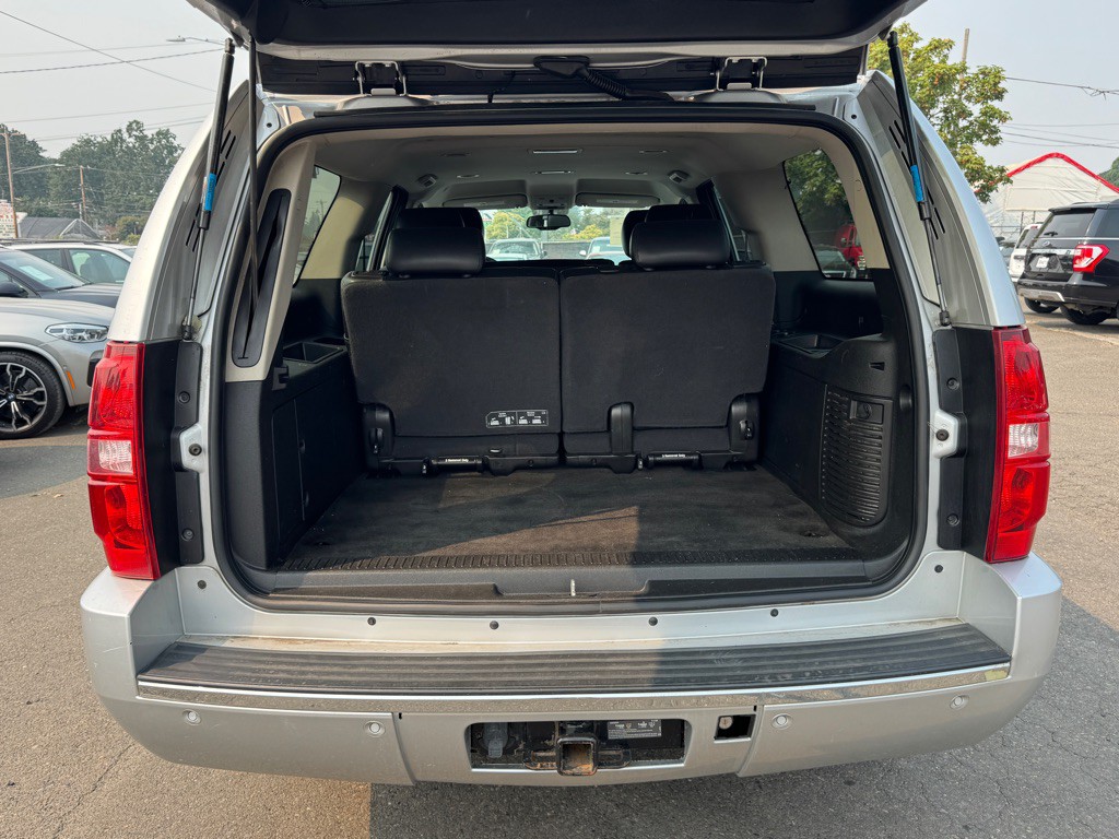 2013 Chevrolet Suburban Image 16