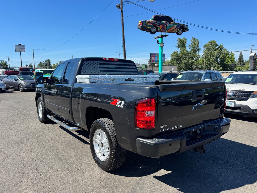 2010 Chevrolet Silverado 1500 Image 2