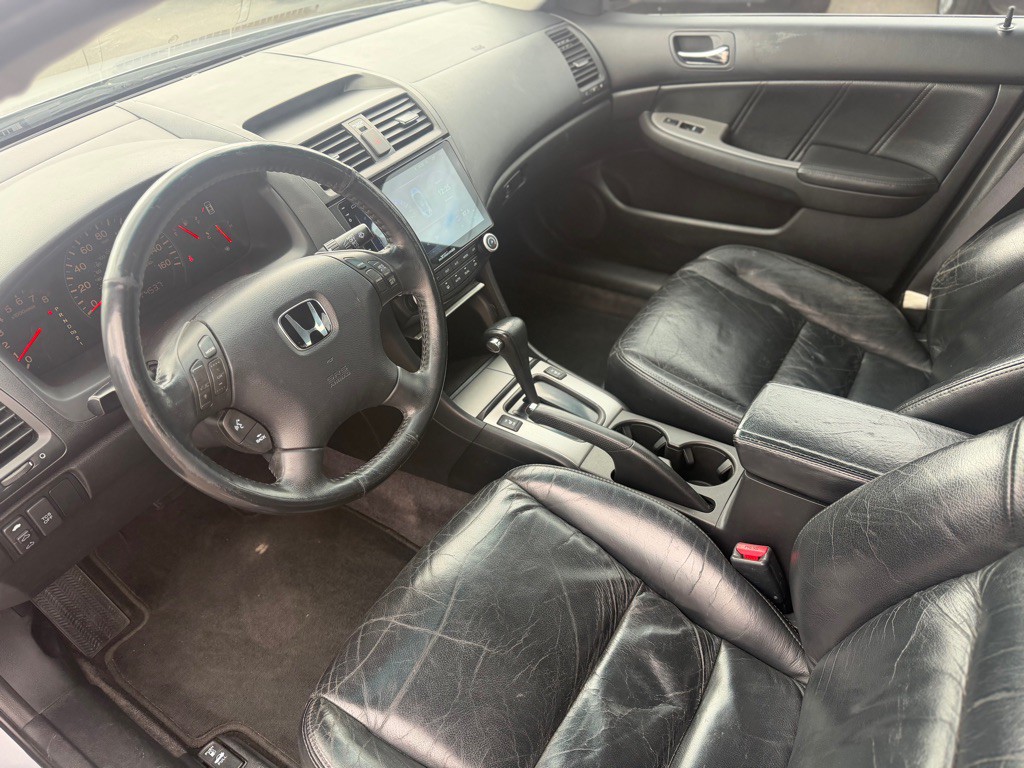 2004 Honda Accord Image 8