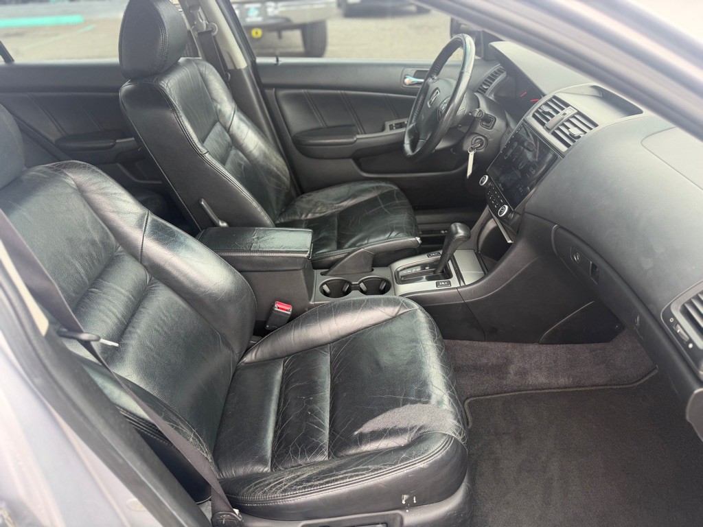 2004 Honda Accord Image 12