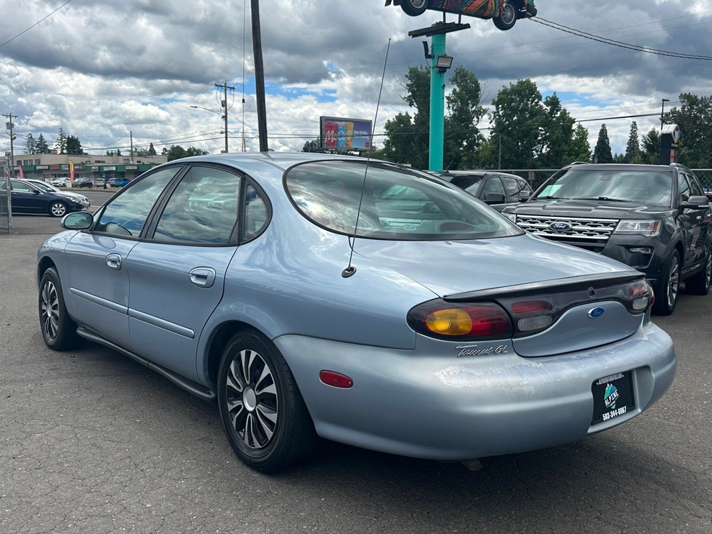 1997 Ford Taurus Image 2