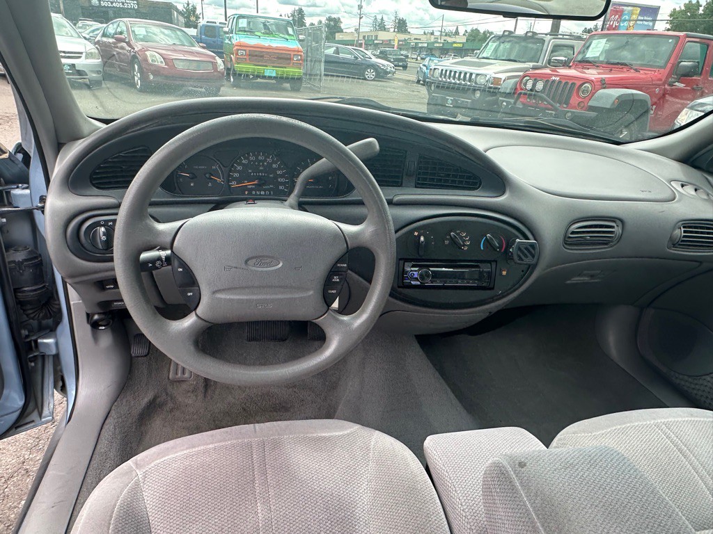 1997 Ford Taurus Image 9