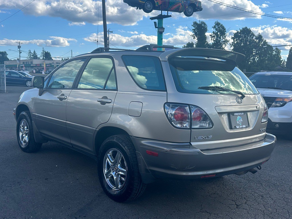 2001 Lexus RX Image 2