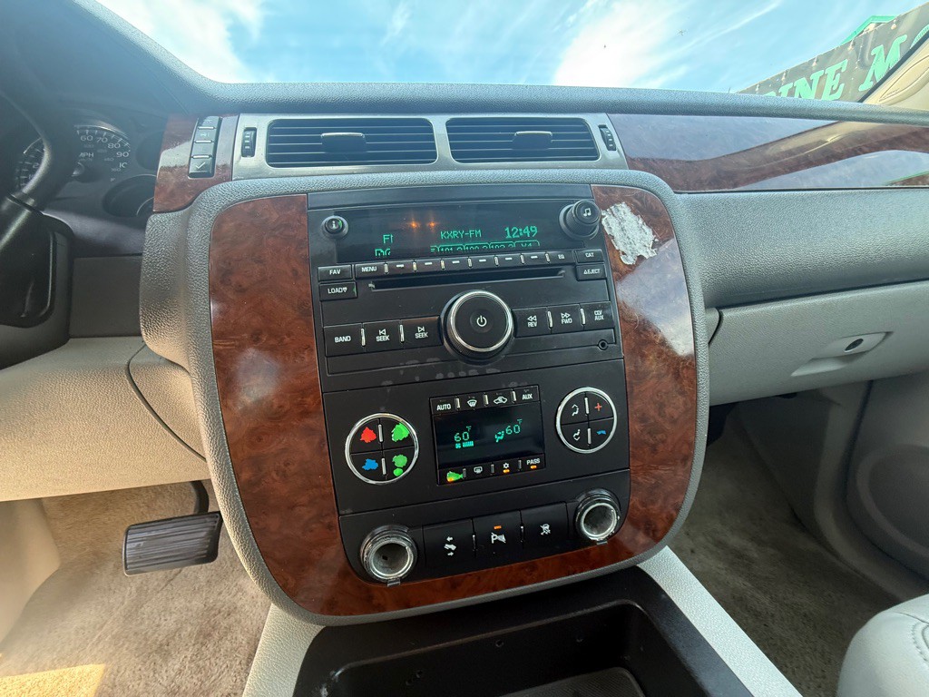 2007 Chevrolet Suburban Image 11
