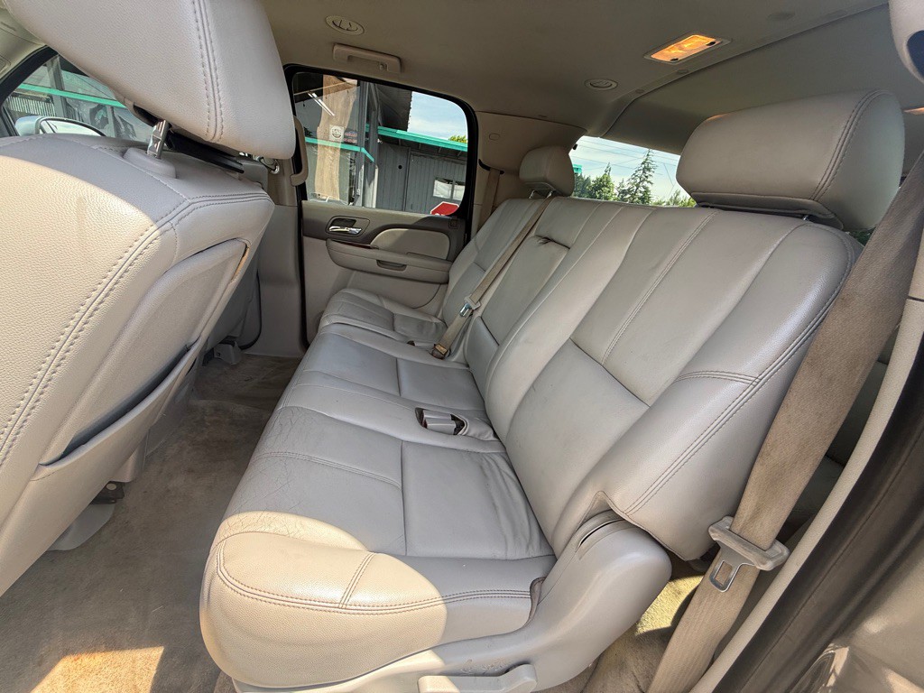 2007 Chevrolet Suburban Image 12