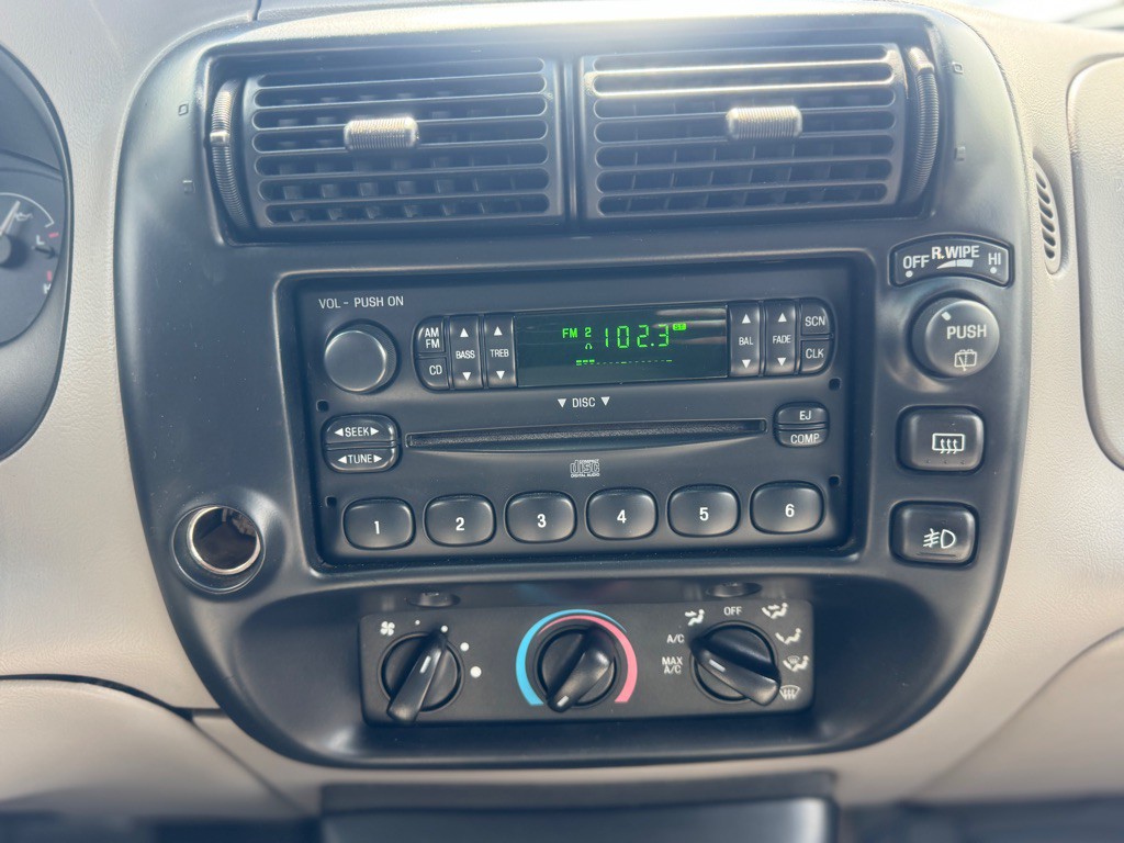 1998 Ford Explorer Image 12