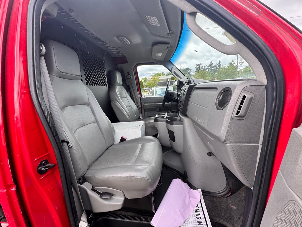 2010 Ford Econoline Image 16