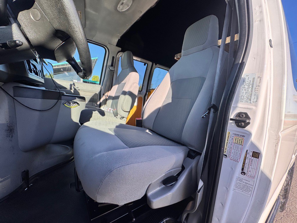 2009 Ford Econoline Image 12